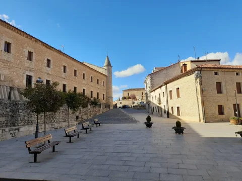 Plaza hermosa de Caleruega