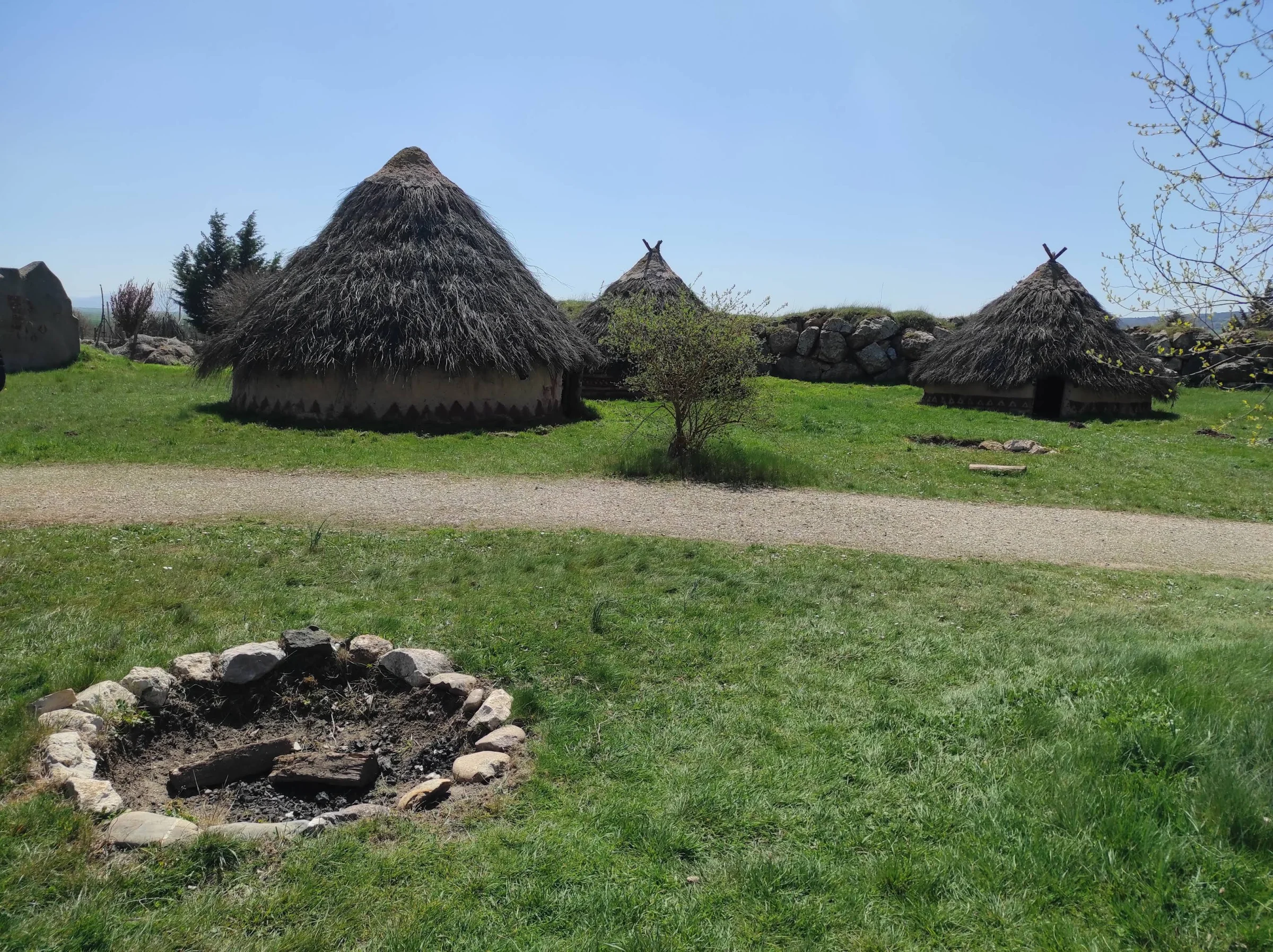 CAREX - Cabañas primitivas con fogata