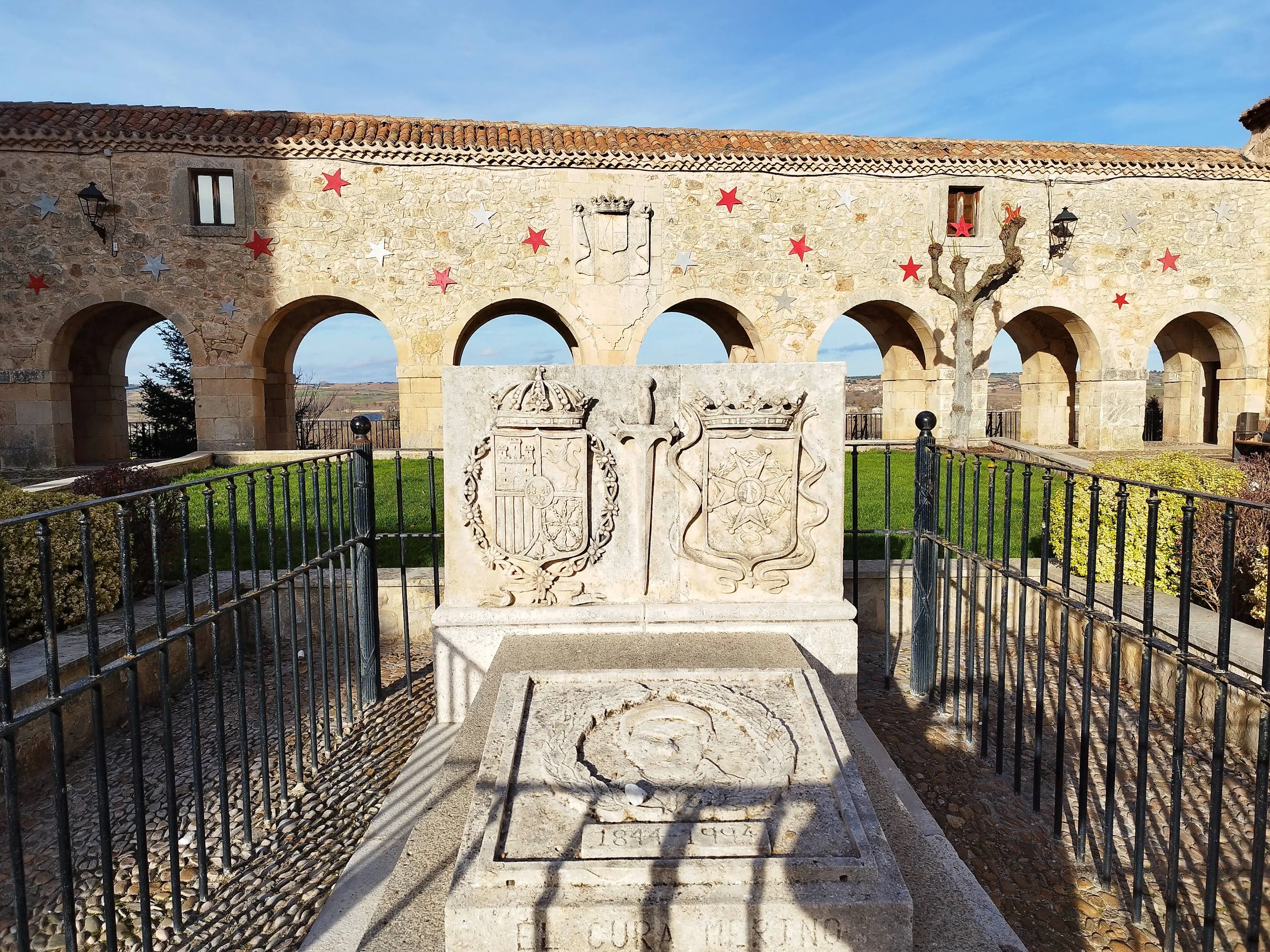 Mausoleo y Sepulcro del Cura Merino