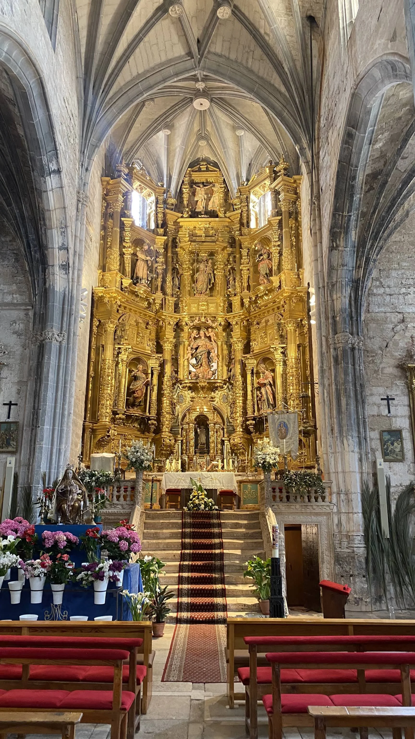 Interior de la Colegiata de la Asunción de Santa María del Campo