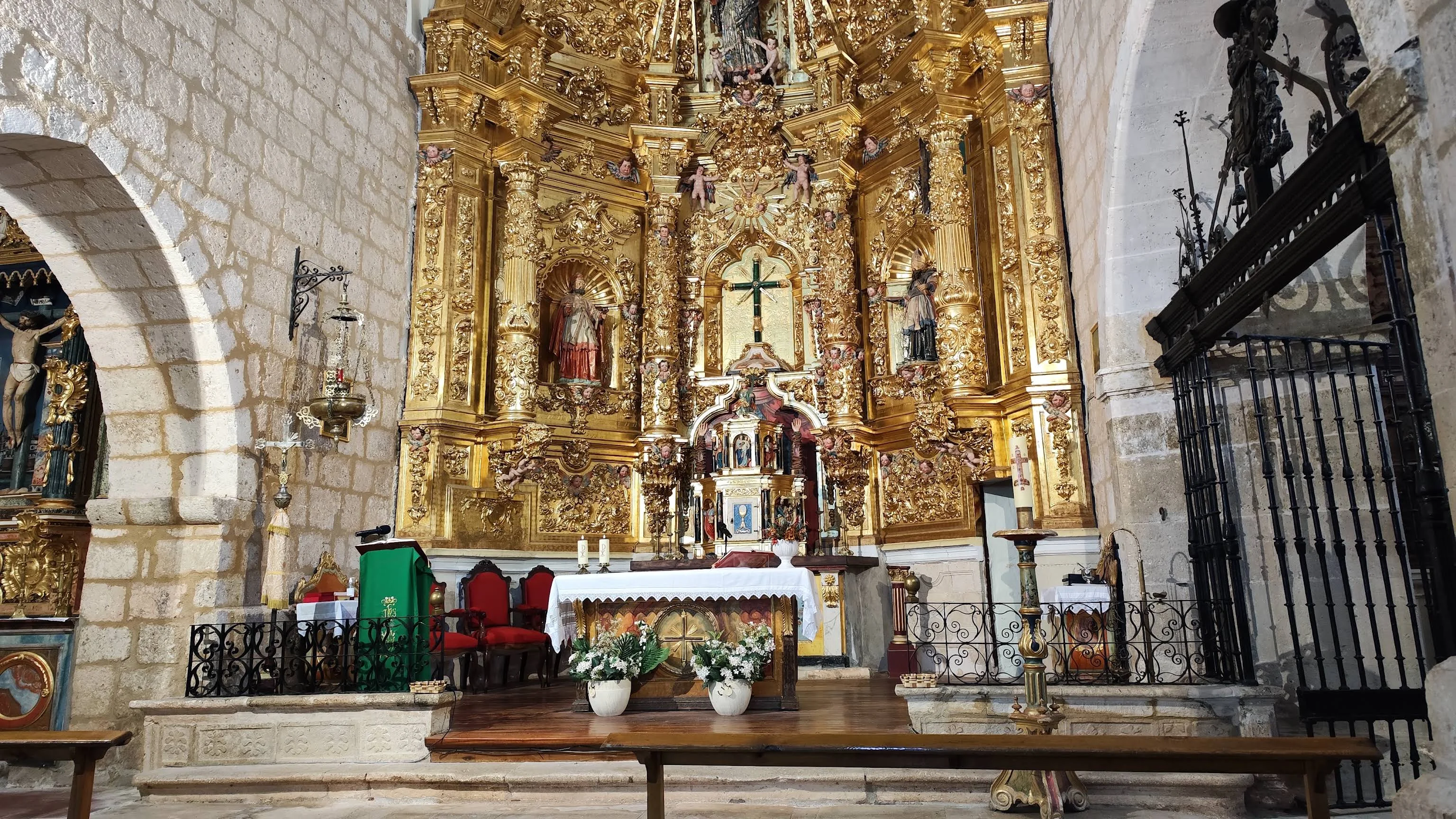 Interior de la Iglesia de la Santa Cruz