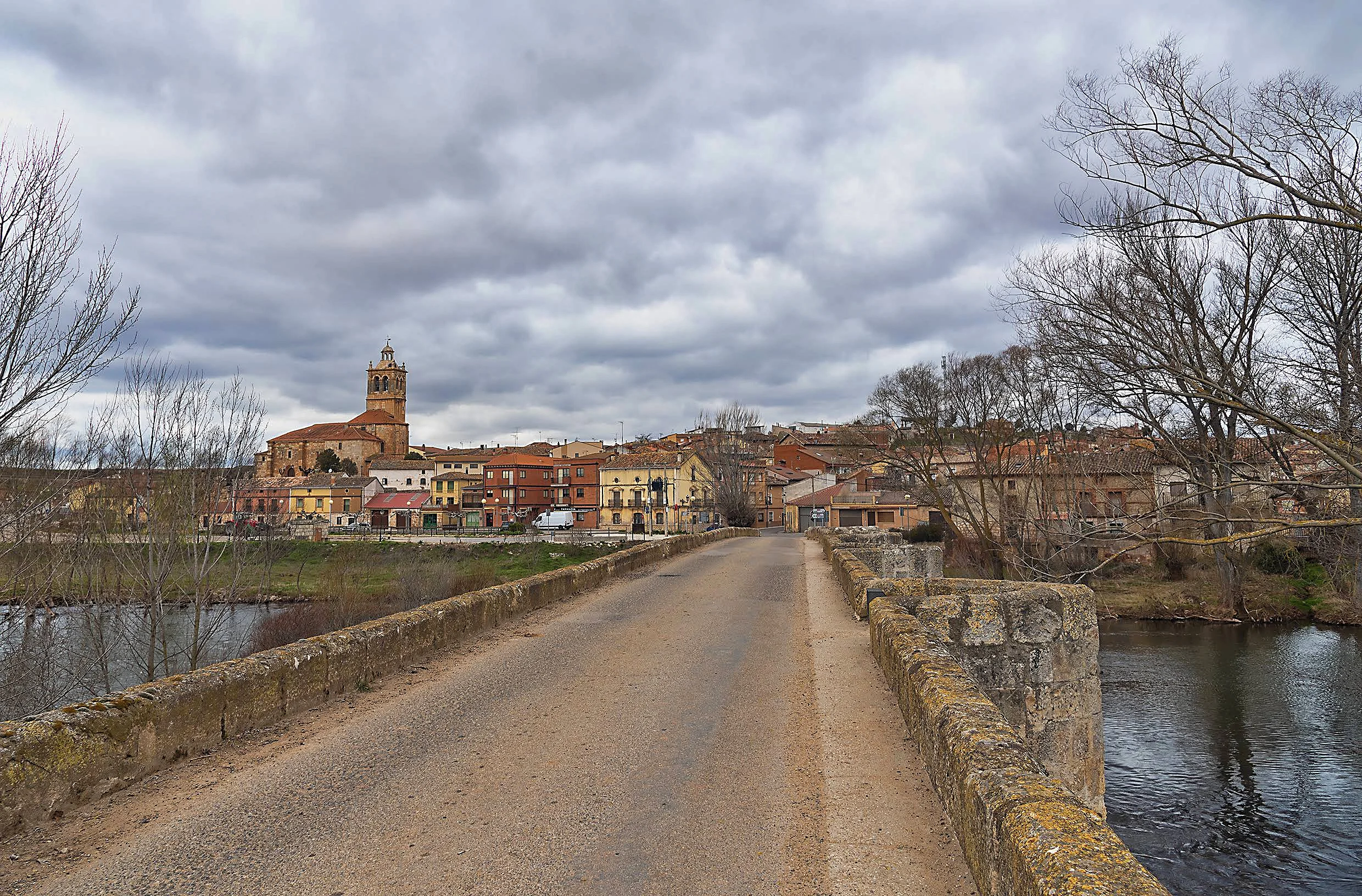 Vista de Tordómar desde el río