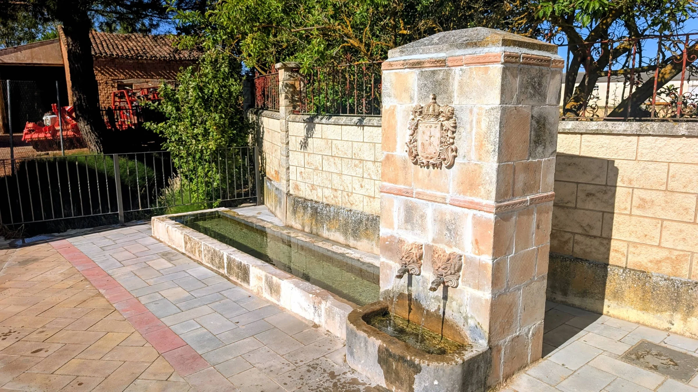 Fuente y pilón de Villangómez
