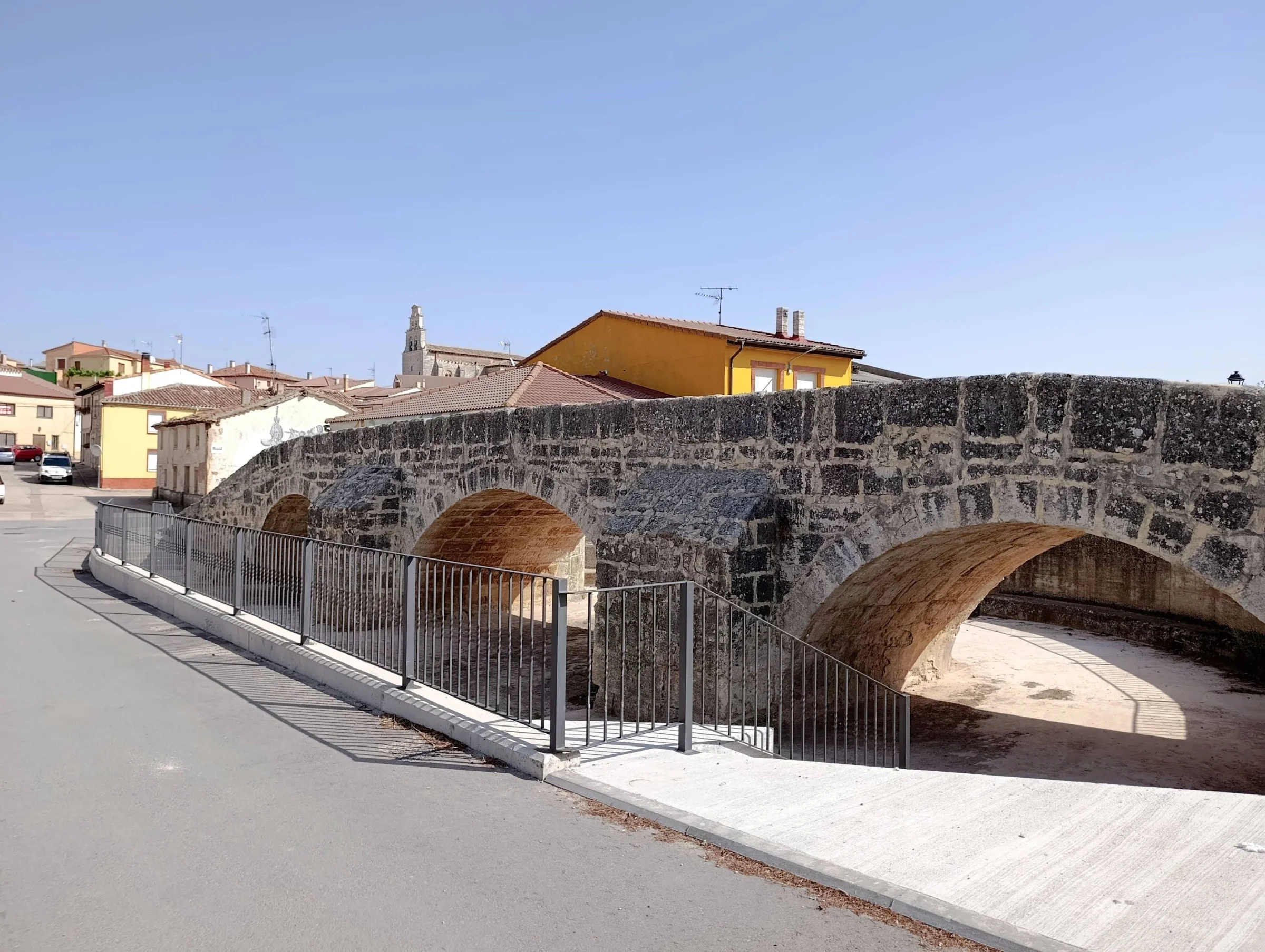 Puente romano de Villangómez otra vista