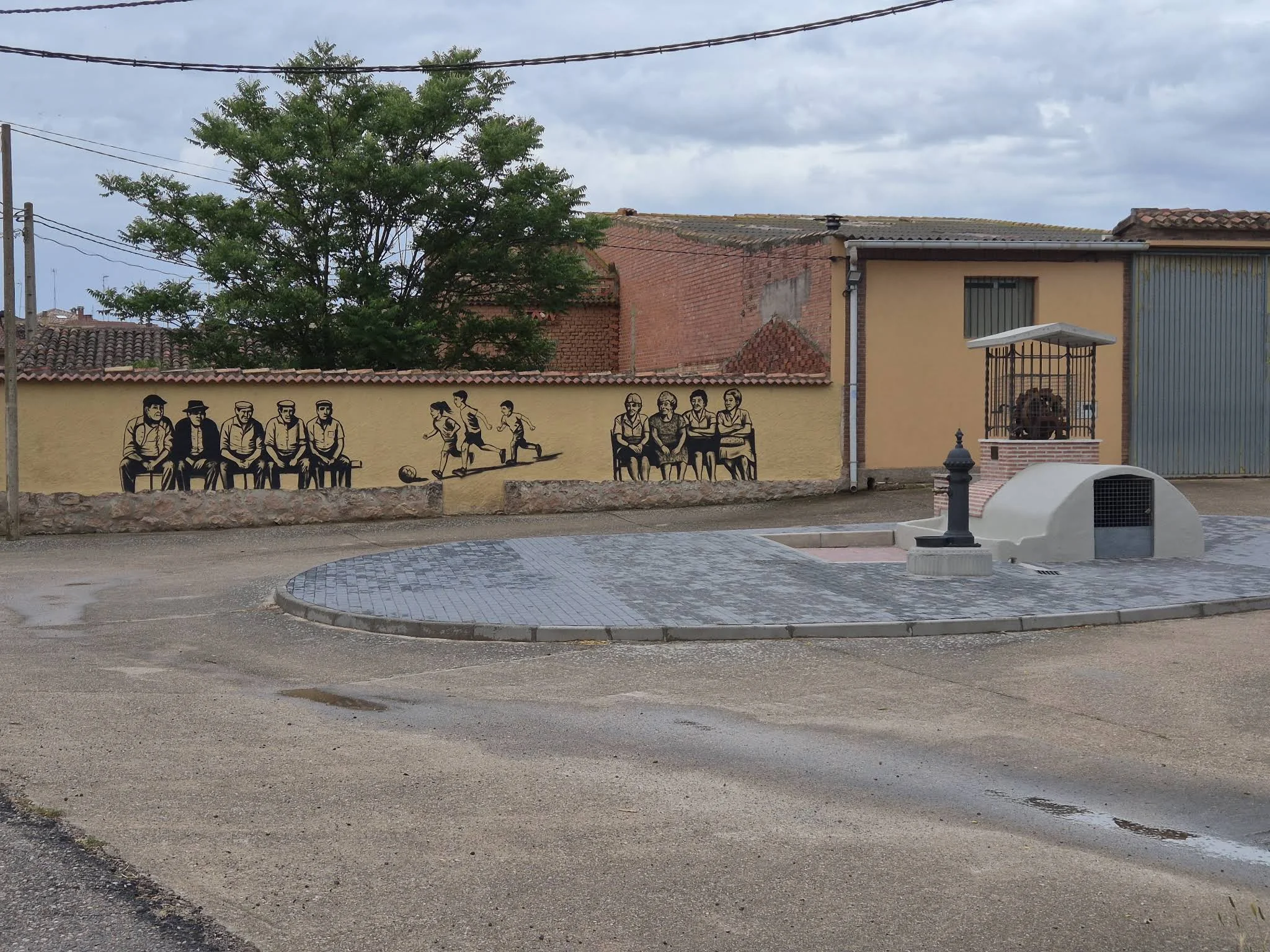 Plaza con mural