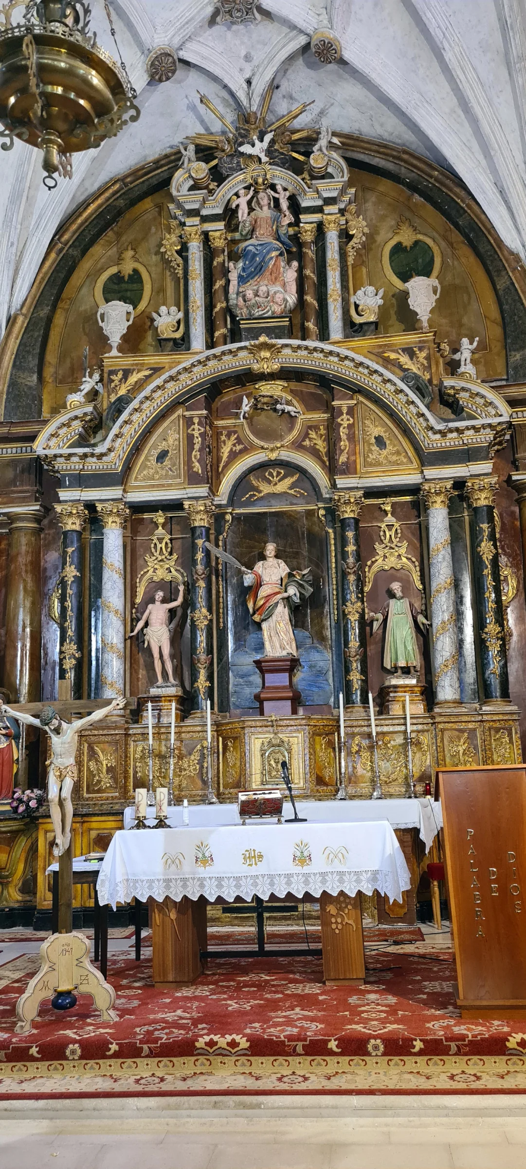Retablo interior de la iglesia Santa Eulalia