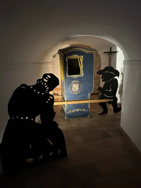 Representación de figuras en el pasadizo
