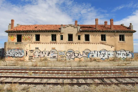 Fachada de la antigua estación de Lerma