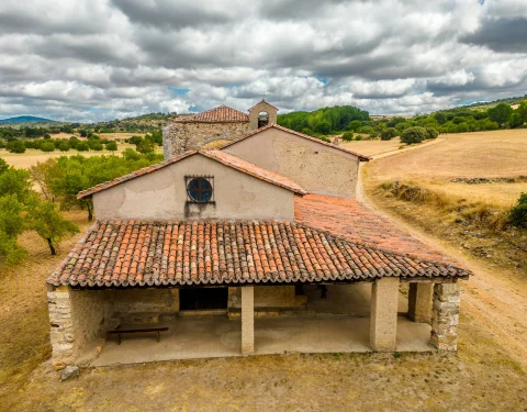 Vista aérea frontal de la Ermita de Redonda