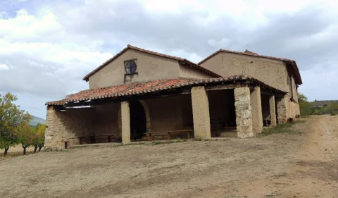 Vista frontal de la Ermita de Redonda