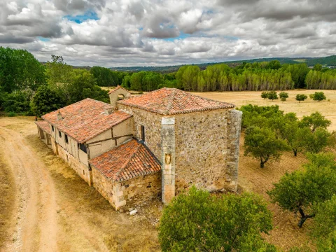 Vista trasera de la Ermita de Redonda