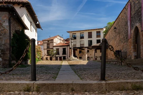 Plaza de Doña Sancha a lo lejos