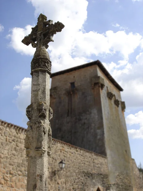 Torreón de fondo