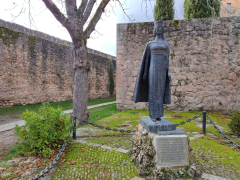 Vista frontal del homenaje a Kristina de Noruega