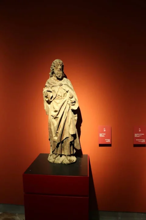 Escultura de Santo Tomás Apóstol (siglo XV)