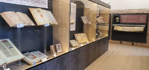 Vitrinas de códices y manuscritos