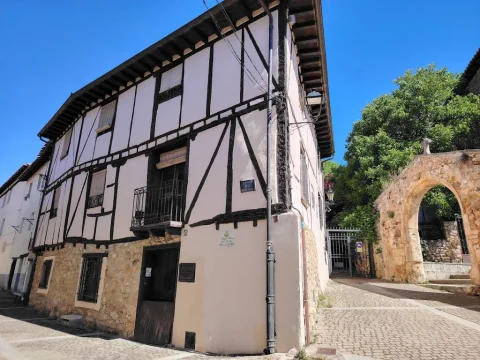 Edificio de la casa de la antigua Botica Ldo. Luis Martínez Del Valle