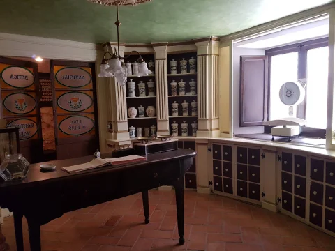 Otra vista del interior de la antigua botica