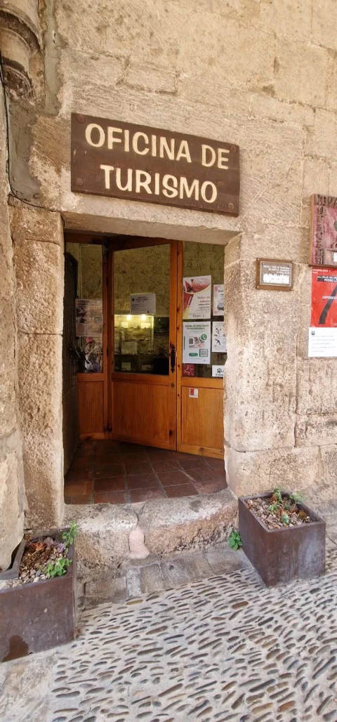 Entrada a la oficina de turismo