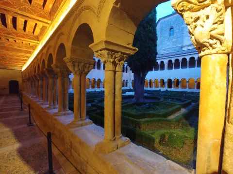 Iluminación nocturna del claustro