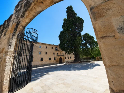 Patio de entrada al Monasterio