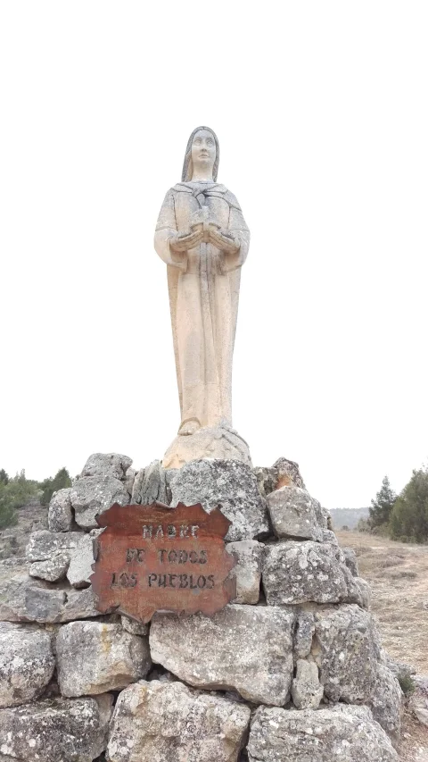 Monumento a la Virgen del Camino