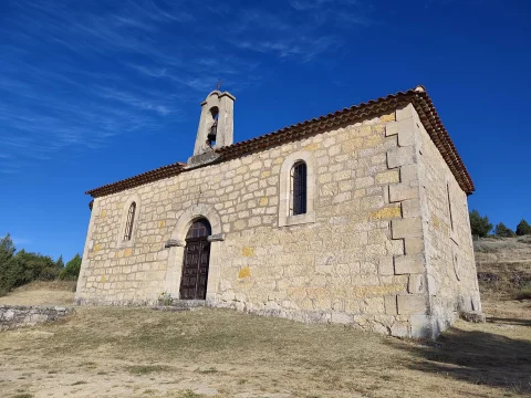Fachada frontal de la Ermita de la Virgen del Camino