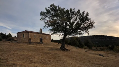Impresionante atardecer en la Ermita de la Virgen del Camino