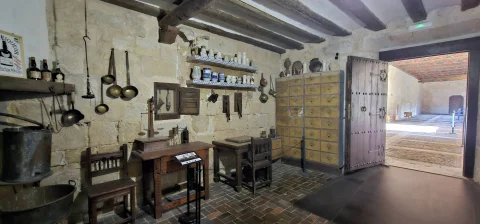Rebotica y Mueble Especiero de la Botica del Monasterio de Santo Domingo de Silos