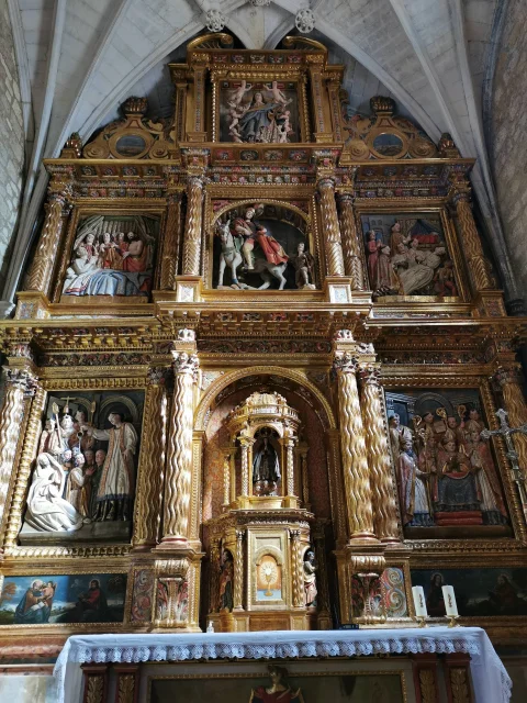 Retablo del interior
