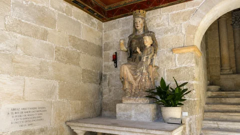 Escultura de la Virgen de Marzo