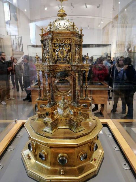 Gran custodia de torre - Ostensorio procesional realizada en plata sobredorada, bronce y pedrería cristales de roca engastados