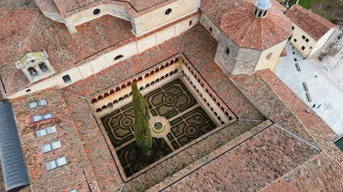 Vista aérea del Ciprés de Silos