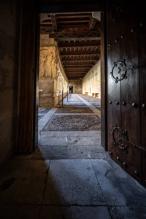 Acceso al Claustro Bajo y Perspectiva de la Panda Norte