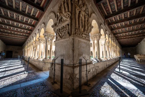Ángulo Noroeste del Claustro Románico y Machón de los Relieves