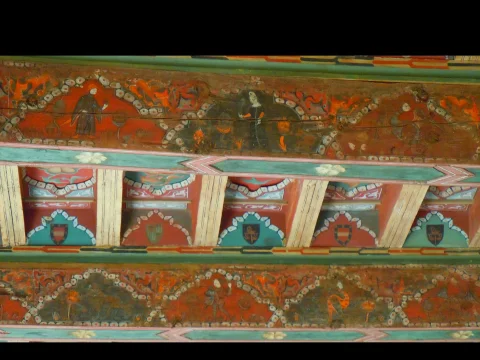 Escudos Nobiliarios y Escenas Cortesanas en el Artesonado Mudéjar