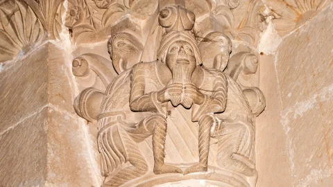 Capitel de la Puerta de Las Vírgenes