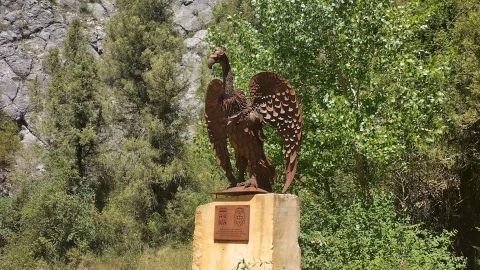 Escultura del Buitre Leonado de La Yecla