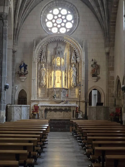 Nave principal y retablo mayor de la Iglesia de Santa Águeda