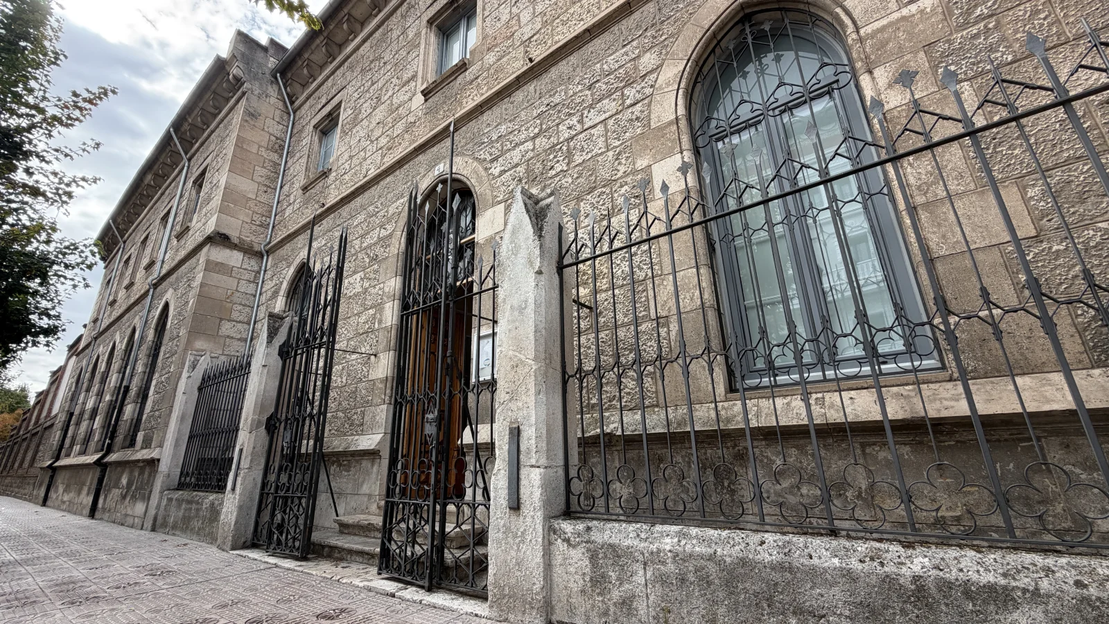 Fachada general del Monasterio de la Visitación de Santa María (Salesas)
