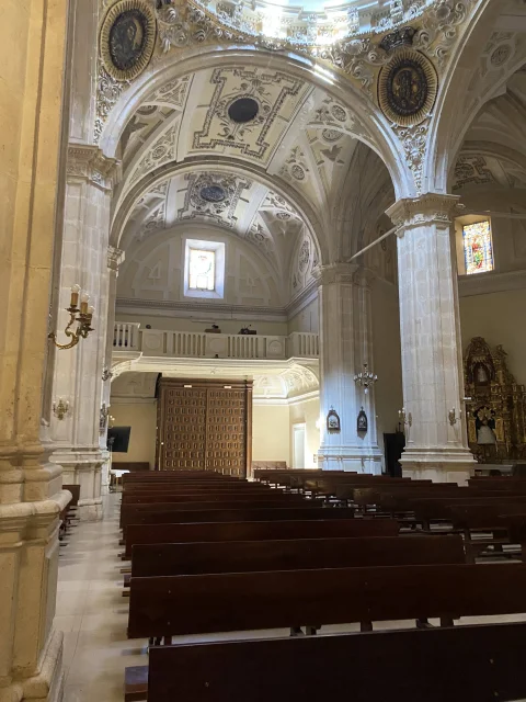 Interior de la Iglesia de San Lorenzo el Real de Burgos hacia el coro alto