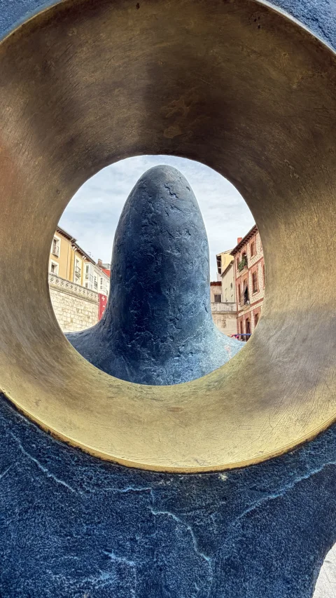 Encuadre a través del ojo de la escultura del Cid