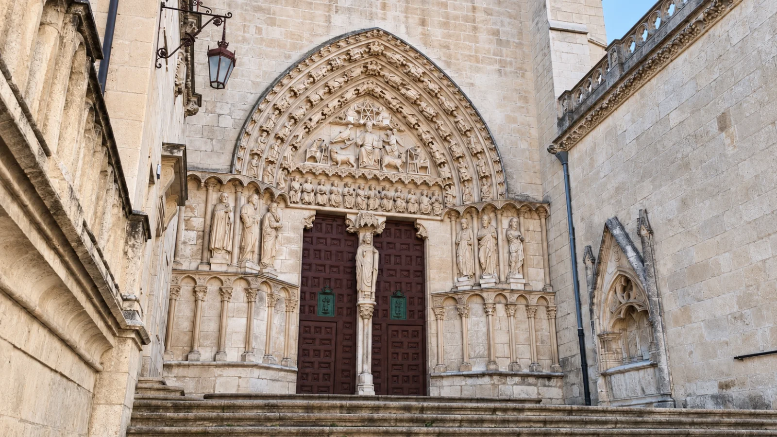 Fachada del Sarmental (acceso sur del transepto de la Catedral de Burgos)