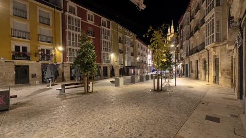 Perspectiva nocturna de la Llana de Afuera con la Catedral de Burgos al fondo