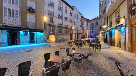Terrazas de ambiente nocturno en el centro histórico