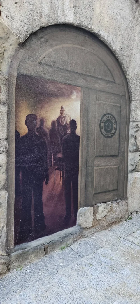 Mural del Cafeto Madrid en el Callejón de las Brujas