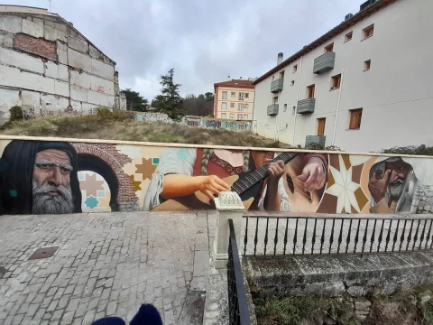 Mural urbano de las Tres Culturas y el Callejón de las Brujas