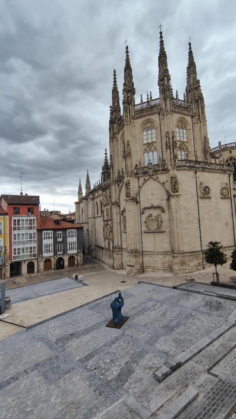 Ábside y agujas de la Catedral de Burgos desde la plaza alta