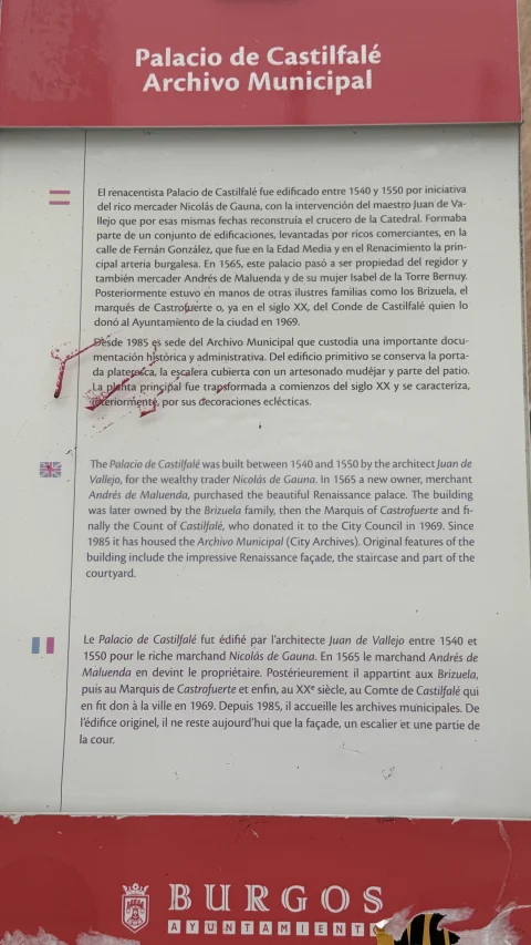 Panel informativo con la historia del Palacio de Castilfalé