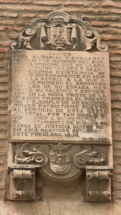 Placa conmemorativa a Antonio Valdés y Bazán